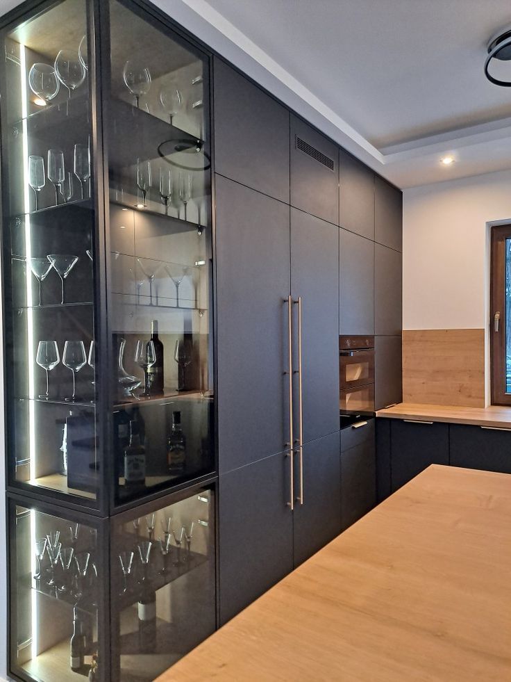 Tủ rượu màu xanh luxury